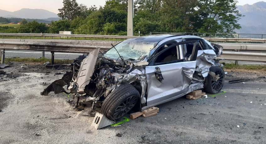 schwerer Verkehrsunfall auf der A8