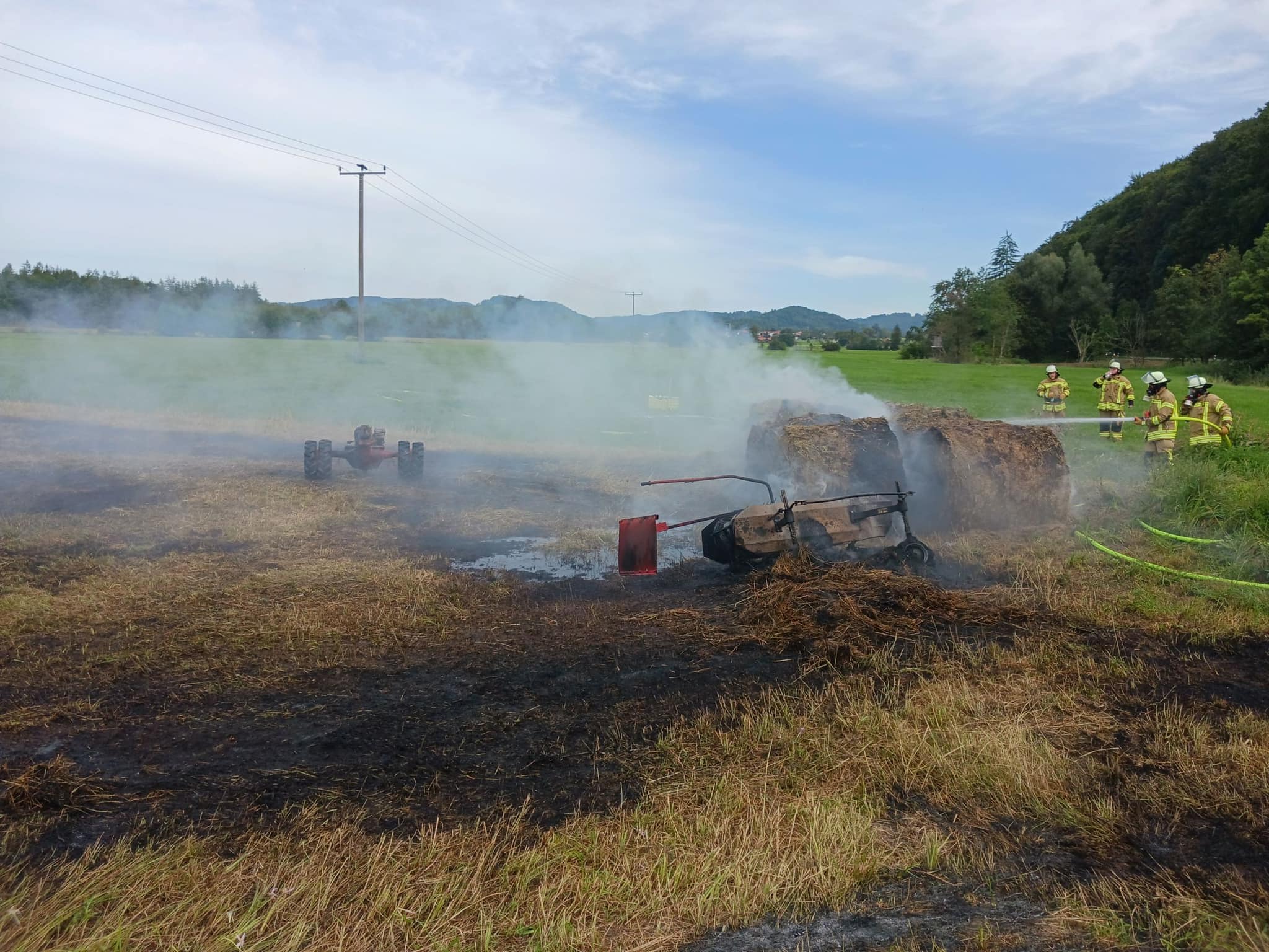 Feuer bei Mäharbeiten