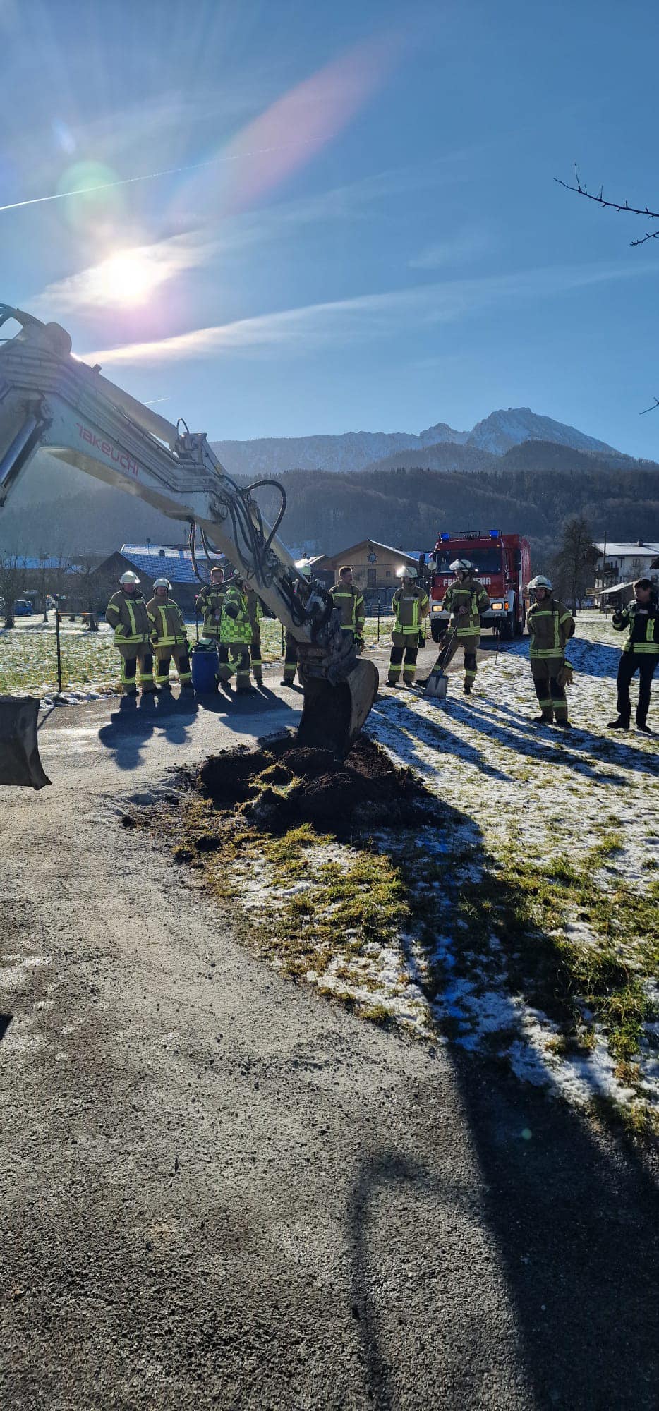 THL im Ortsgebiet mit austretendem Kraftstoff